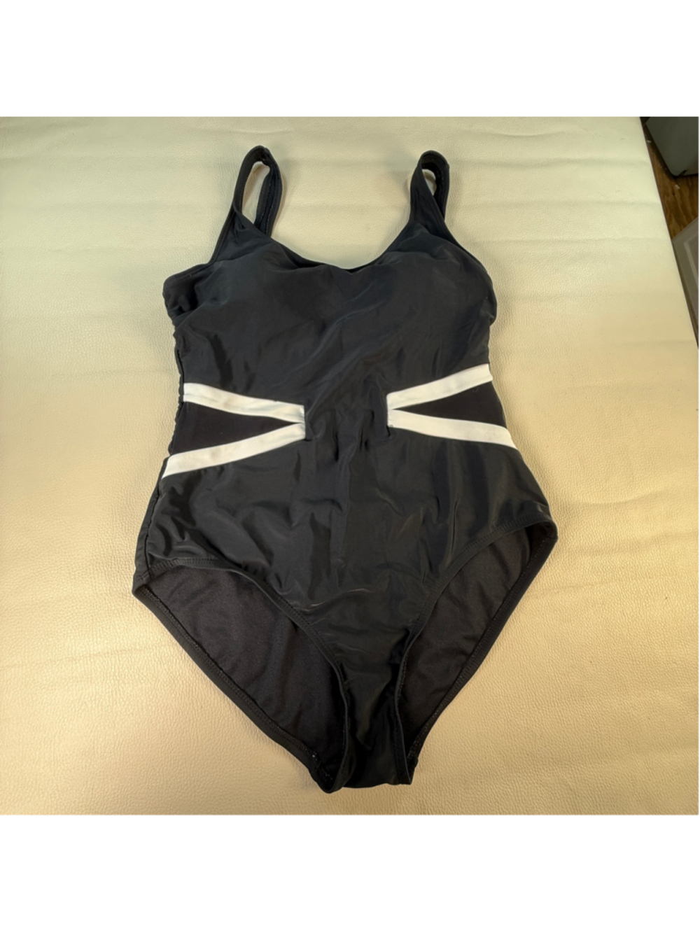 Catalina One Piece Swimsuit Womens M 8-10 Black White Colorblock Tummy Control